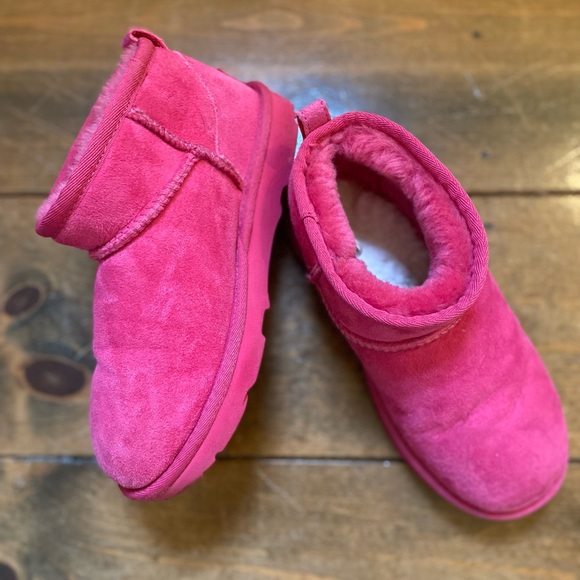 UGG Classic Ultra Mini - Big kids - Picture 1 of 9